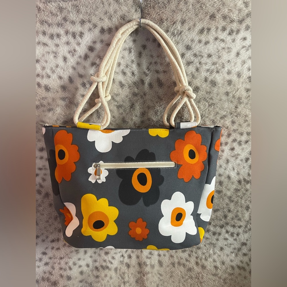 FARMHOUSE IS MY STYLE ‘SUMMER BLOOMS’ BAG - Picture 3 of 9